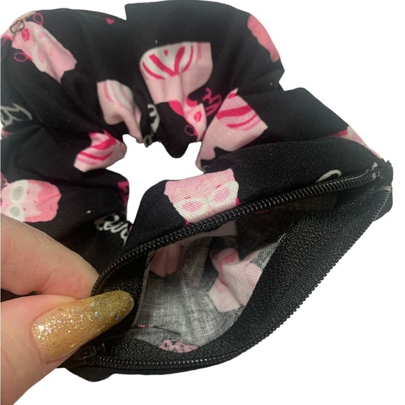 Barbie zipper scrunchie hand made USA b/pink cotton rare print summer trend nwt - Picture 2 of 5